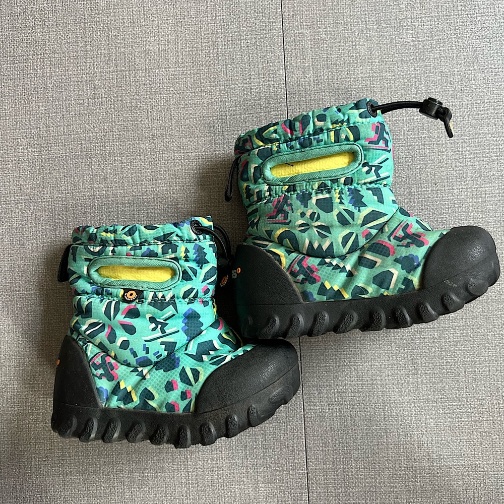 BOGS toddler snow shoes
